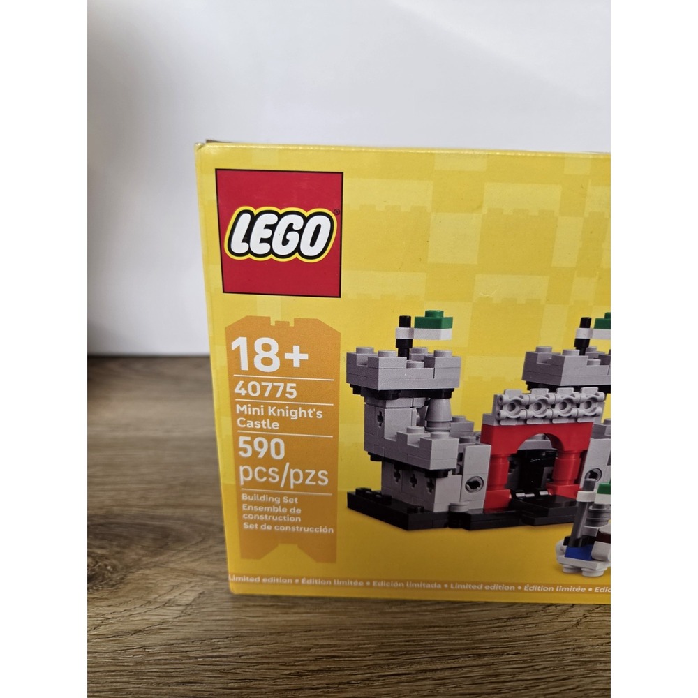 LEGO 40775 Mini Knight's Castle Set NEW November 2025 VIP Insiders GWP - Picture 2 of 7